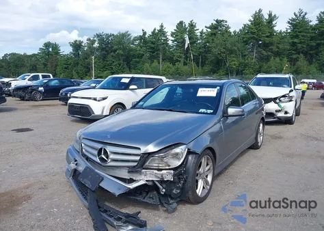 2013 Mercedes-Benz C 300 Sport 4Matic из США, поврежденный, VIN WDDGF8AB5DR267072